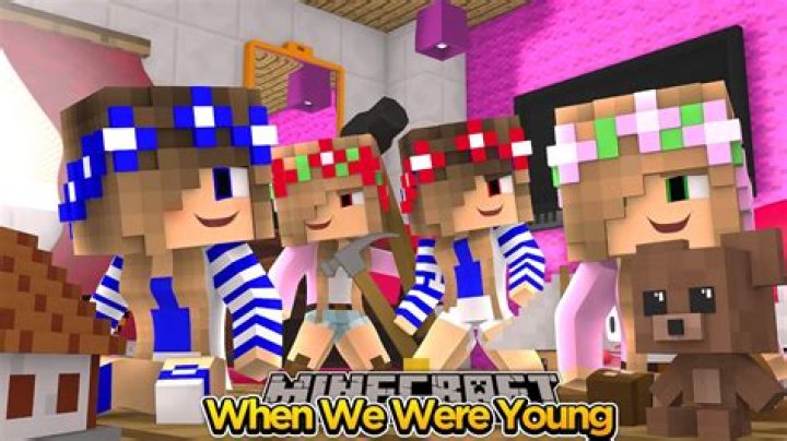 What type of minecraft does little kelly play
